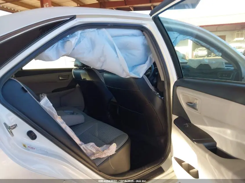 2015 TOYOTA CAMRY SE