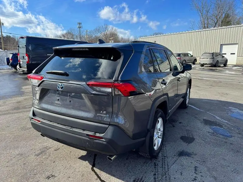 2021 TOYOTA RAV4 LE  