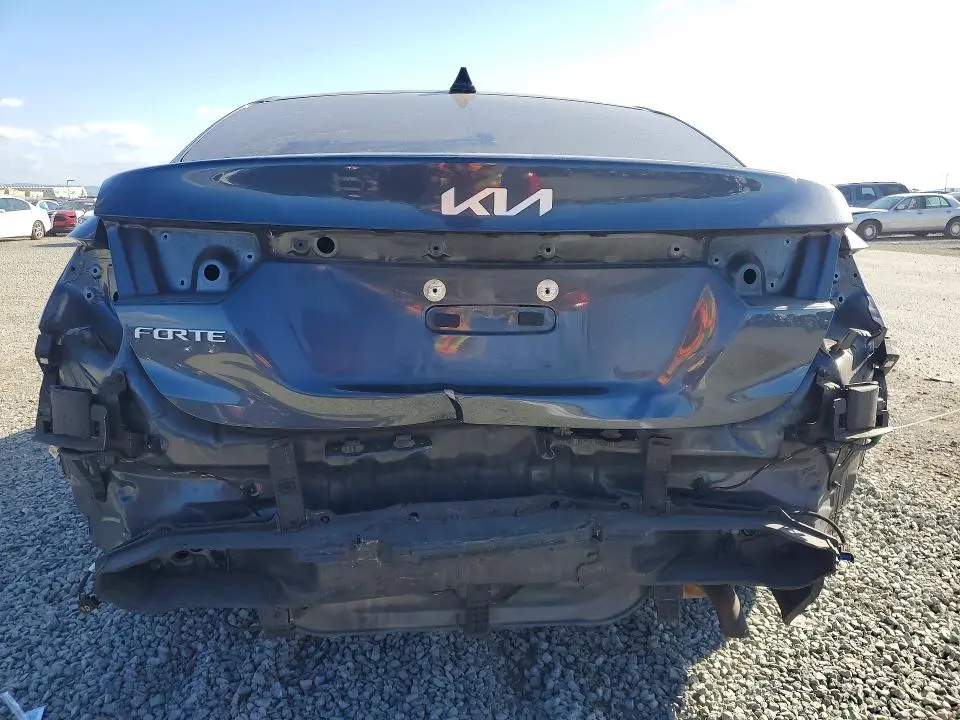 2023 KIA FORTE LXS  