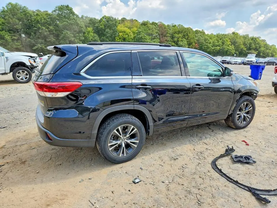 2018 TOYOTA HIGHLANDER LE  