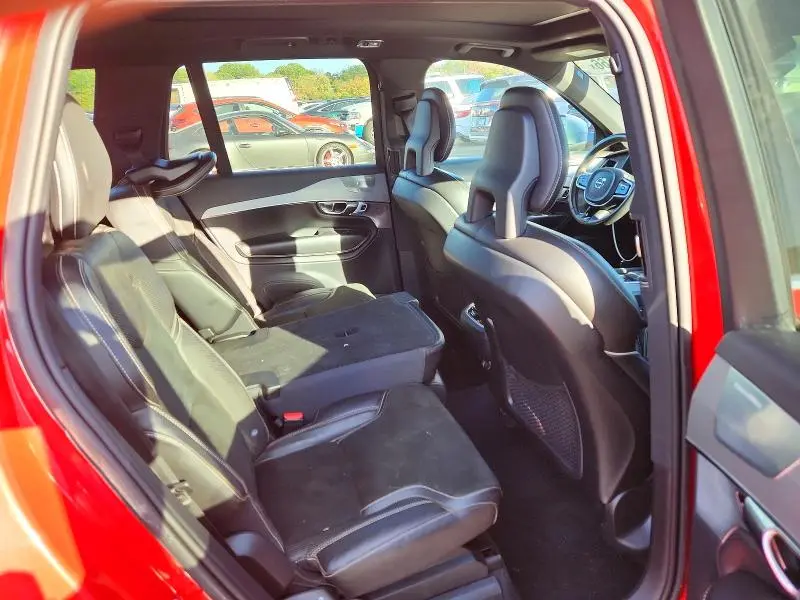 2017 VOLVO XC90 T6  