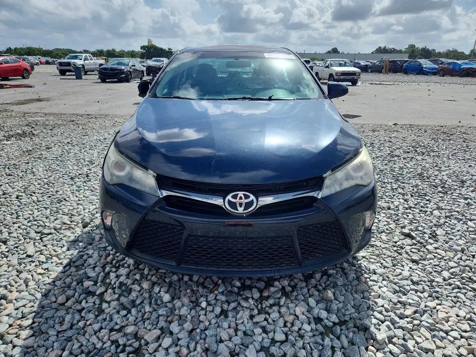 2016 TOYOTA CAMRY SE  