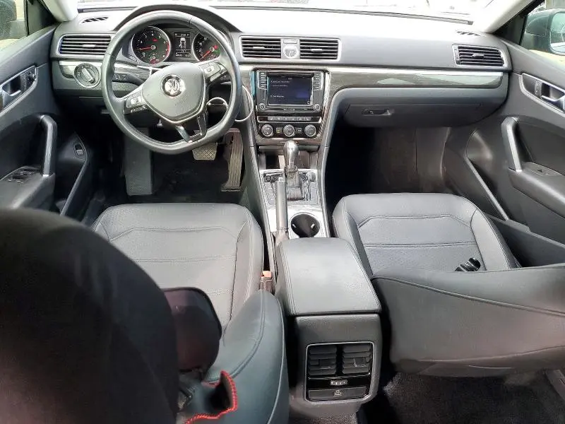 2016 VOLKSWAGEN PASSAT SE  