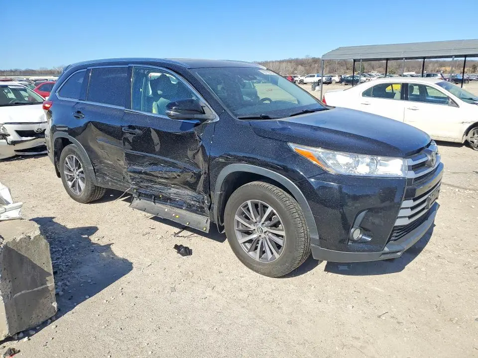 2017 TOYOTA HIGHLANDER XLE  