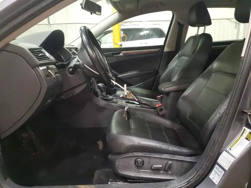 2018 VOLKSWAGEN PASSAT SE  