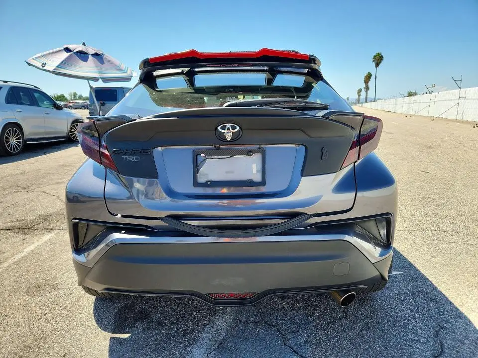 2019 TOYOTA C-HR LE  