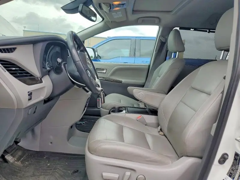 2020 TOYOTA SIENNA XLE 8-PASSENGER  