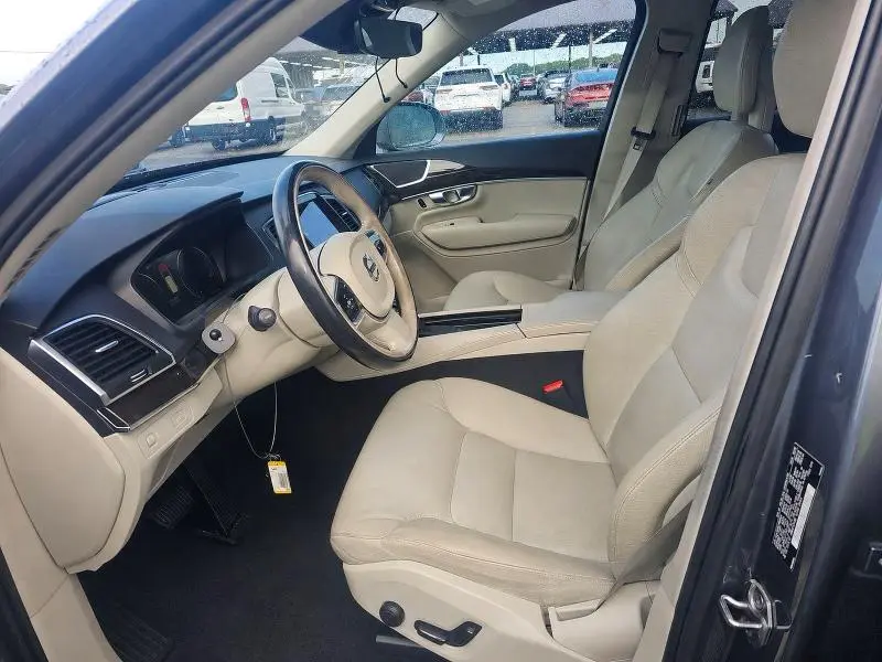 2017 VOLVO XC90 T6  