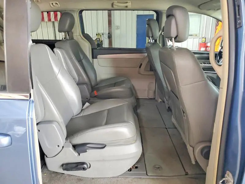 2011 VOLKSWAGEN ROUTAN SE  