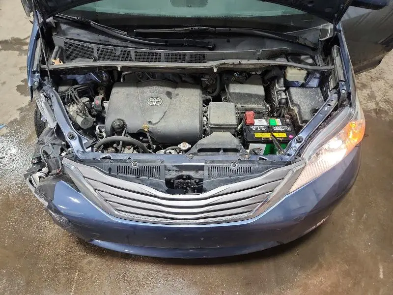 2017 TOYOTA SIENNA XLE 7-PASSENGER  