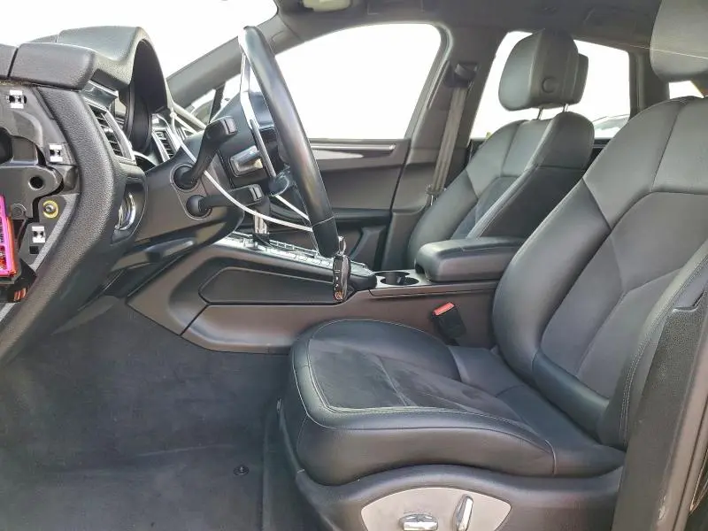2018 PORSCHE MACAN   
