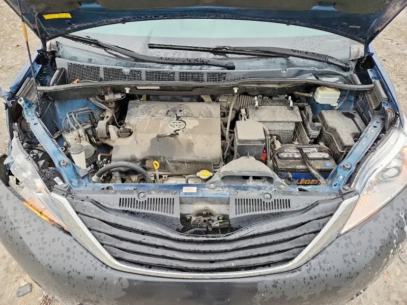2011 TOYOTA SIENNA LE 8-PASSENGER  