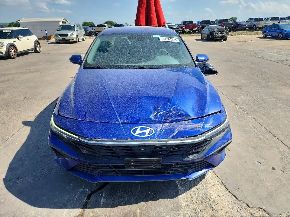 2024 HYUNDAI ELANTRA SEL  