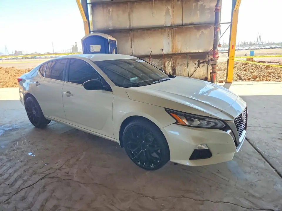 2020 NISSAN ALTIMA SR  