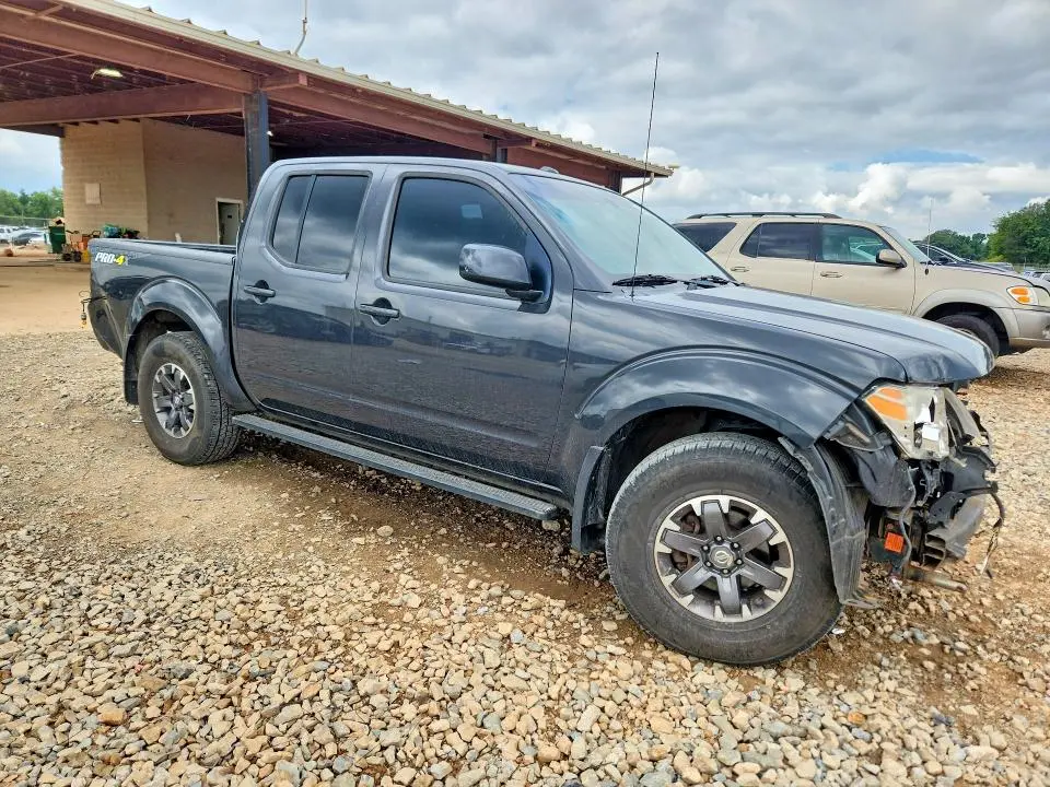 2015 NISSAN FRONTIER PRO-4X  