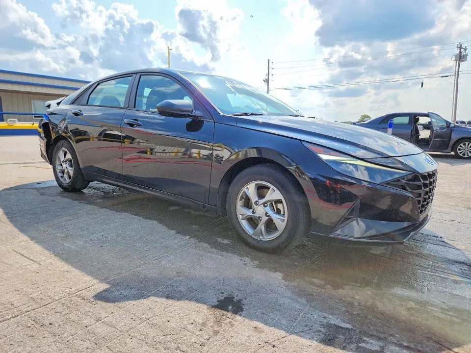 2021 HYUNDAI ELANTRA SE  