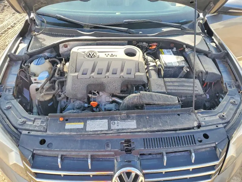 2012 VOLKSWAGEN PASSAT   