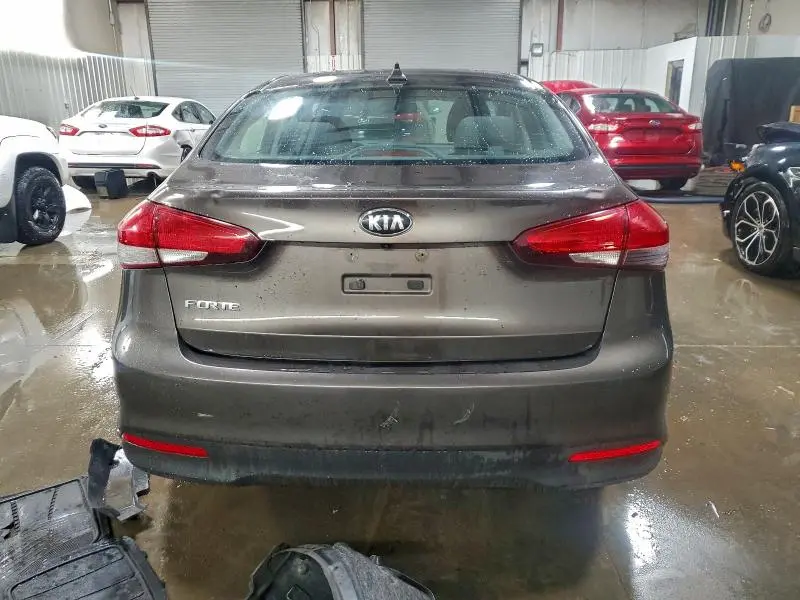 2017 KIA FORTE LX  