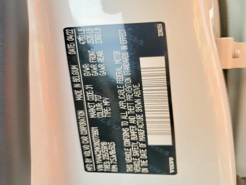 2022 VOLVO XC40 T4 MOMENTUM  