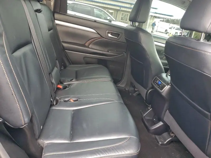 2015 TOYOTA HIGHLANDER XLE  
