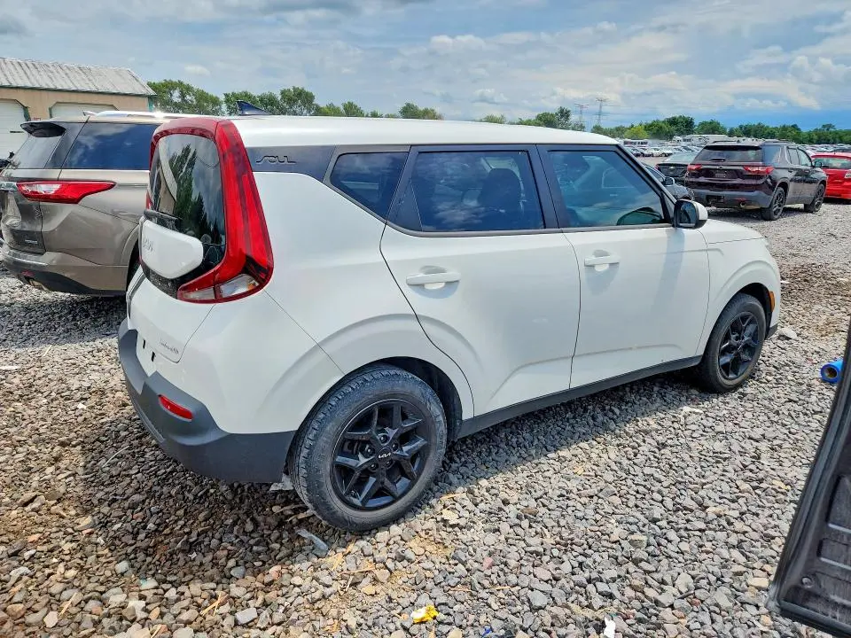 2022 KIA SOUL LX  
