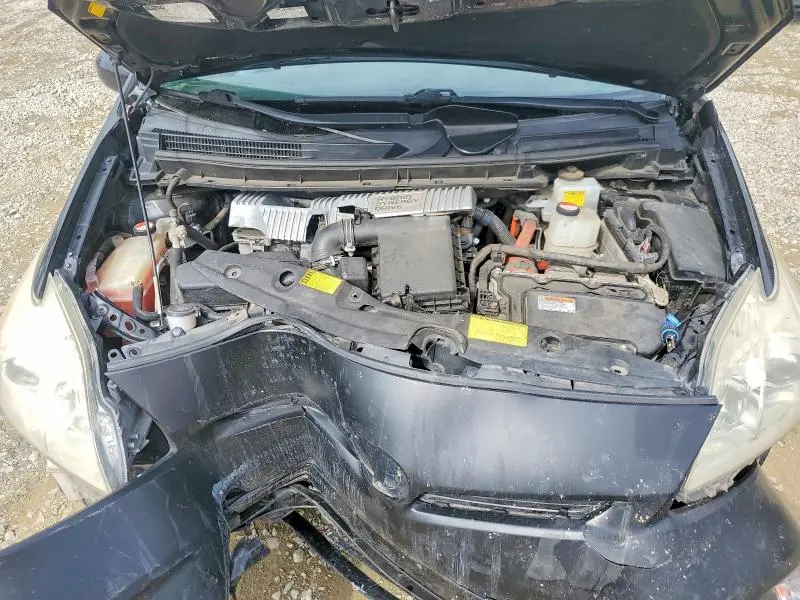 2014 TOYOTA PRIUS THREE  