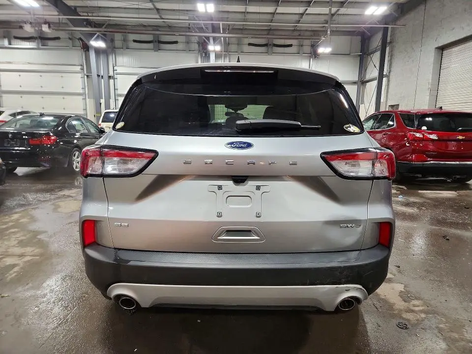 2022 FORD ESCAPE SE  