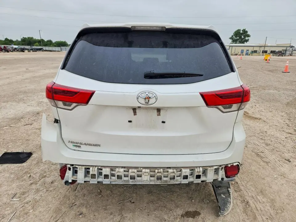 2019 TOYOTA HIGHLANDER LE  