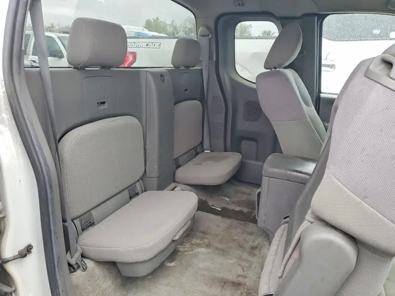 2013 NISSAN FRONTIER S  