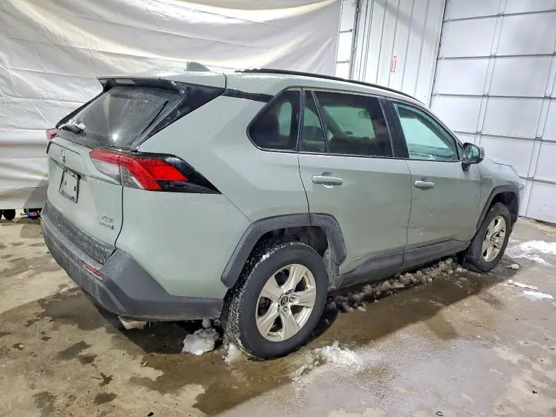 2019 TOYOTA RAV4 XLE  