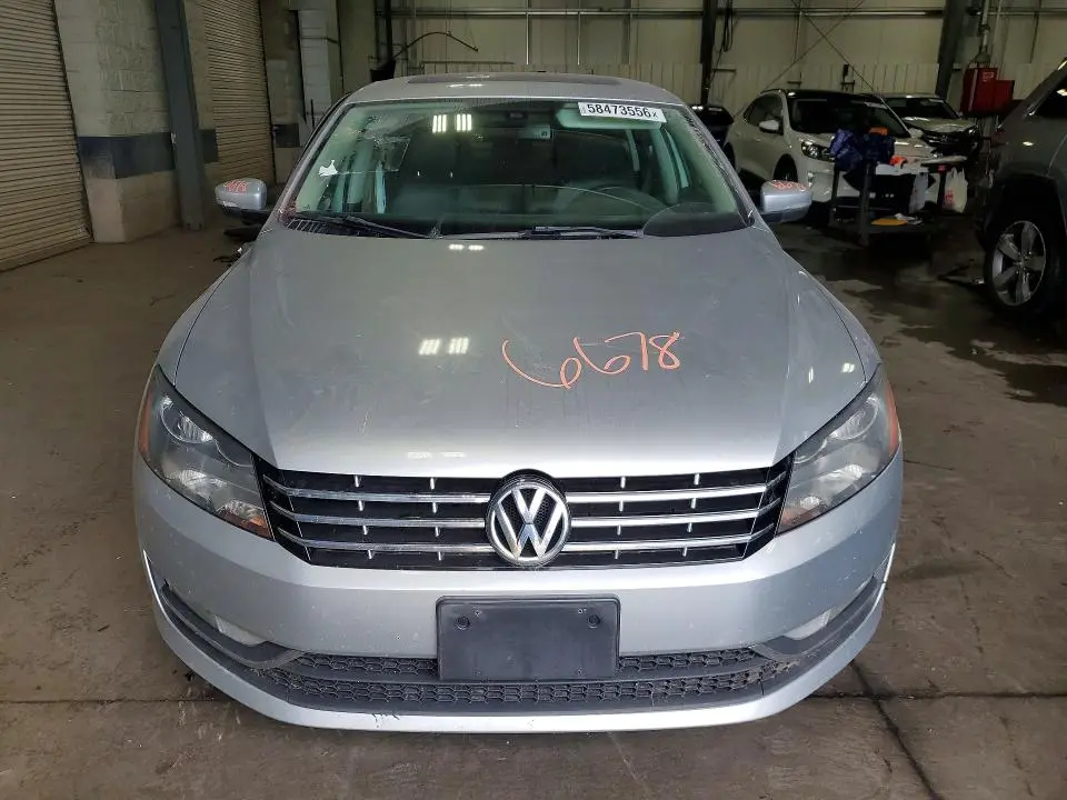 2013 VOLKSWAGEN PASSAT SE  