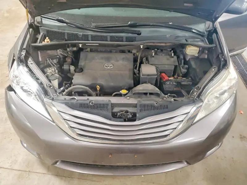 2015 TOYOTA SIENNA XLE 8-PASSENGER  