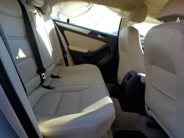 2013 VOLKSWAGEN JETTA SE  