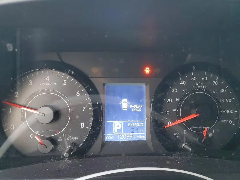 2016 TOYOTA SIENNA LE  