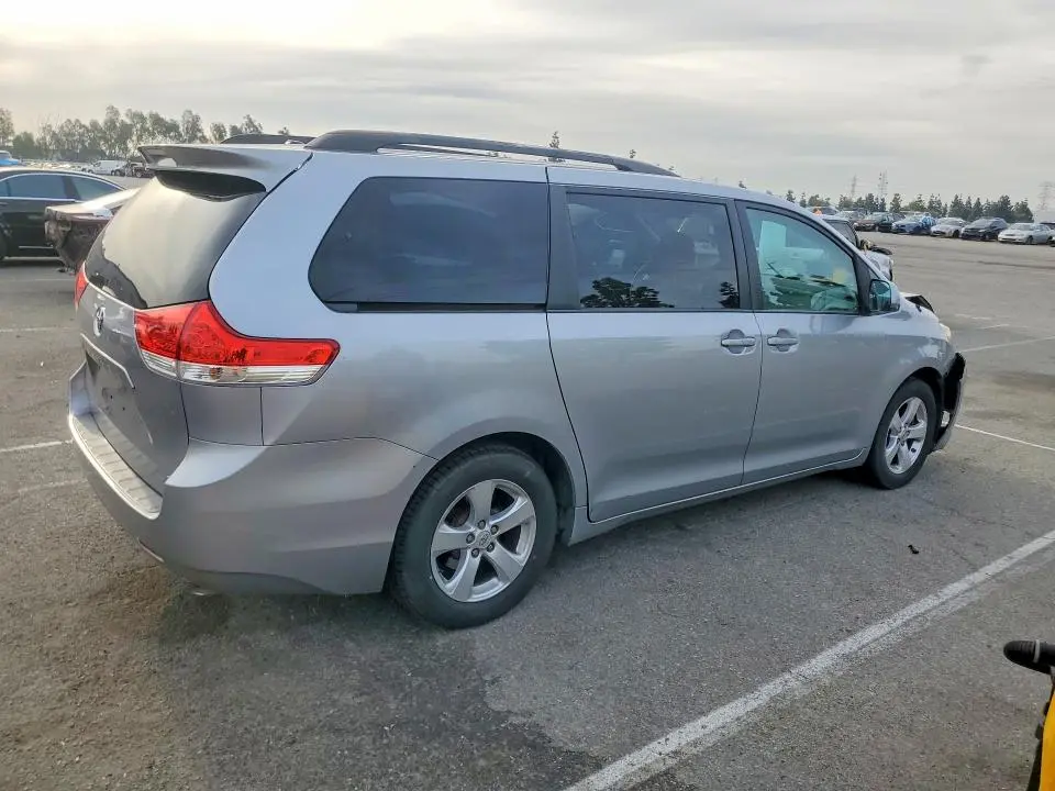 2011 TOYOTA SIENNA LE  