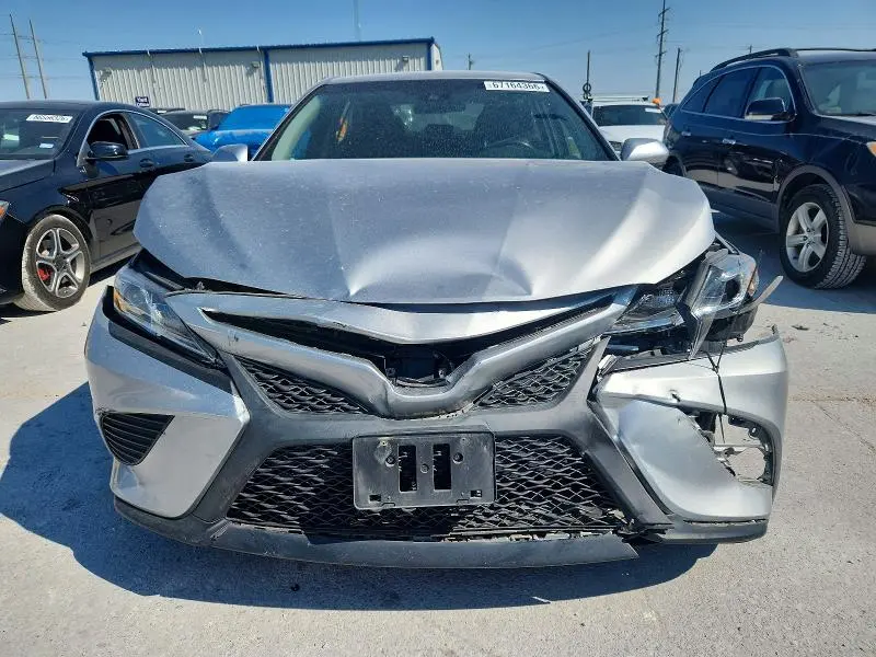 2018 TOYOTA CAMRY SE  