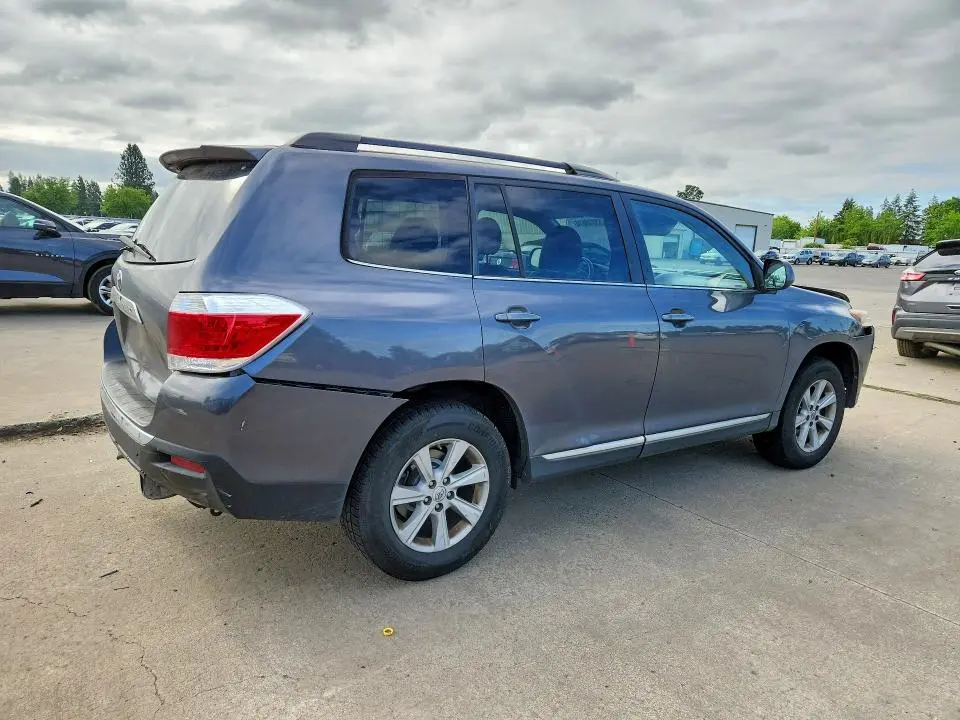 2013 TOYOTA HIGHLANDER SE  