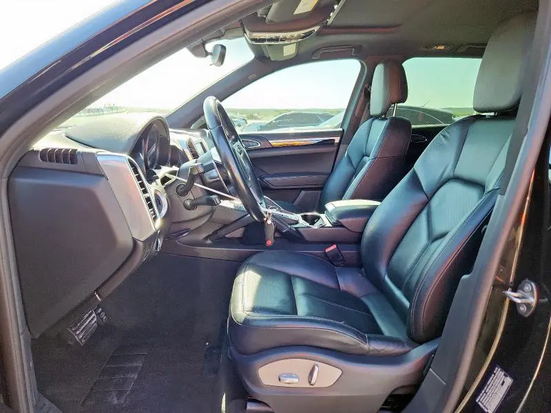 2016 PORSCHE CAYENNE   