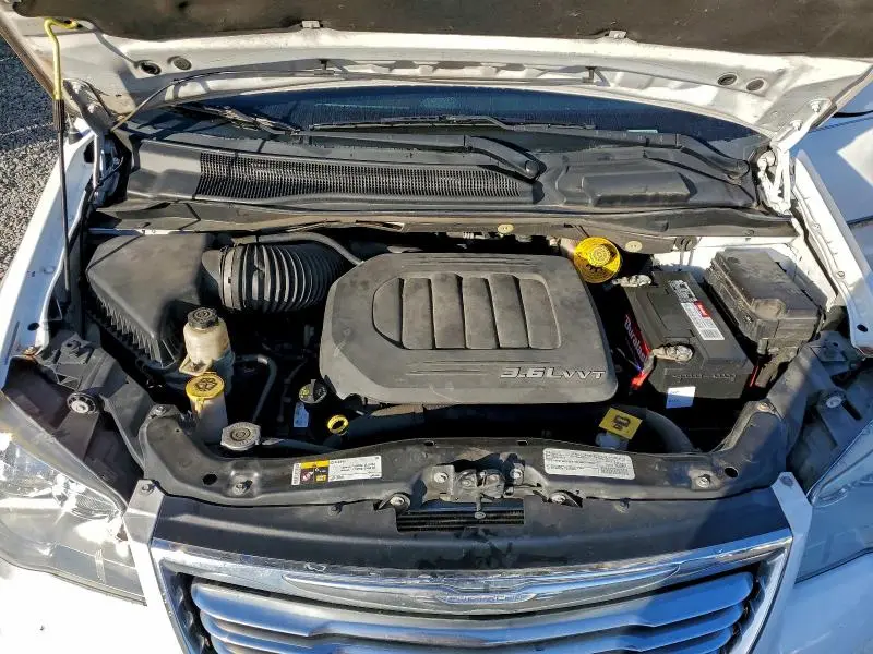 2016 CHRYSLER TOWN AND C   