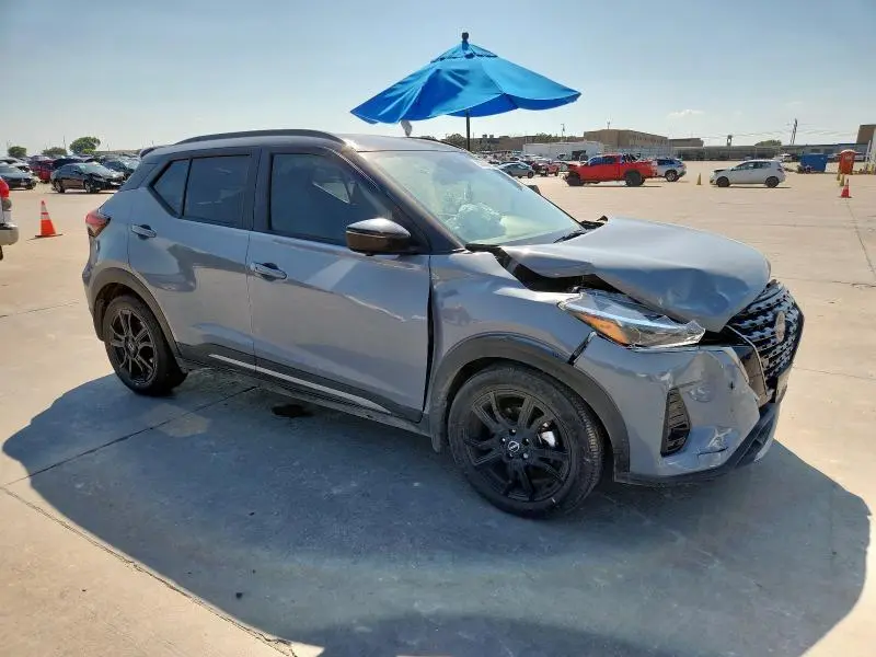 2024 NISSAN KICKS SR  