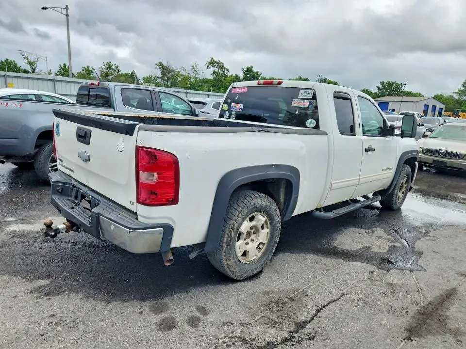 2011 CHEVROLET SILVERADO K1500 LT  