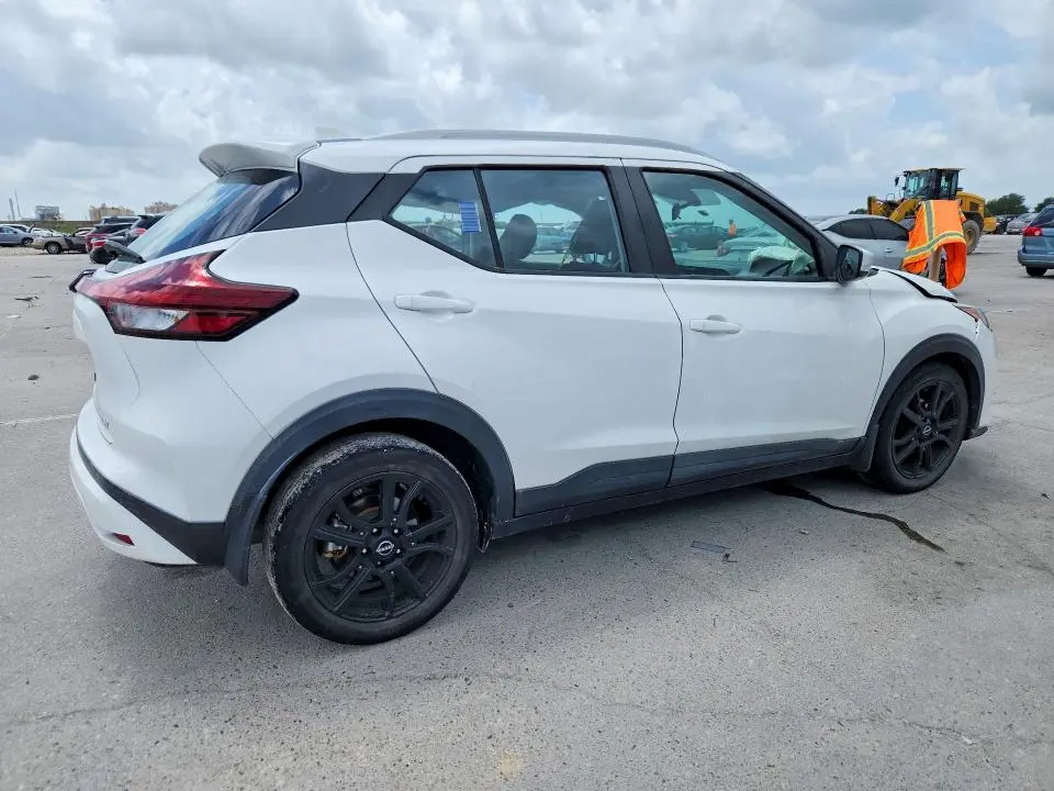 2022 NISSAN KICKS SV  