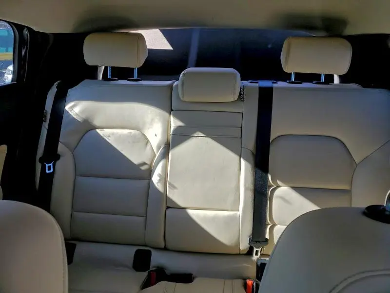 2017 INFINITI QX30 BASE  