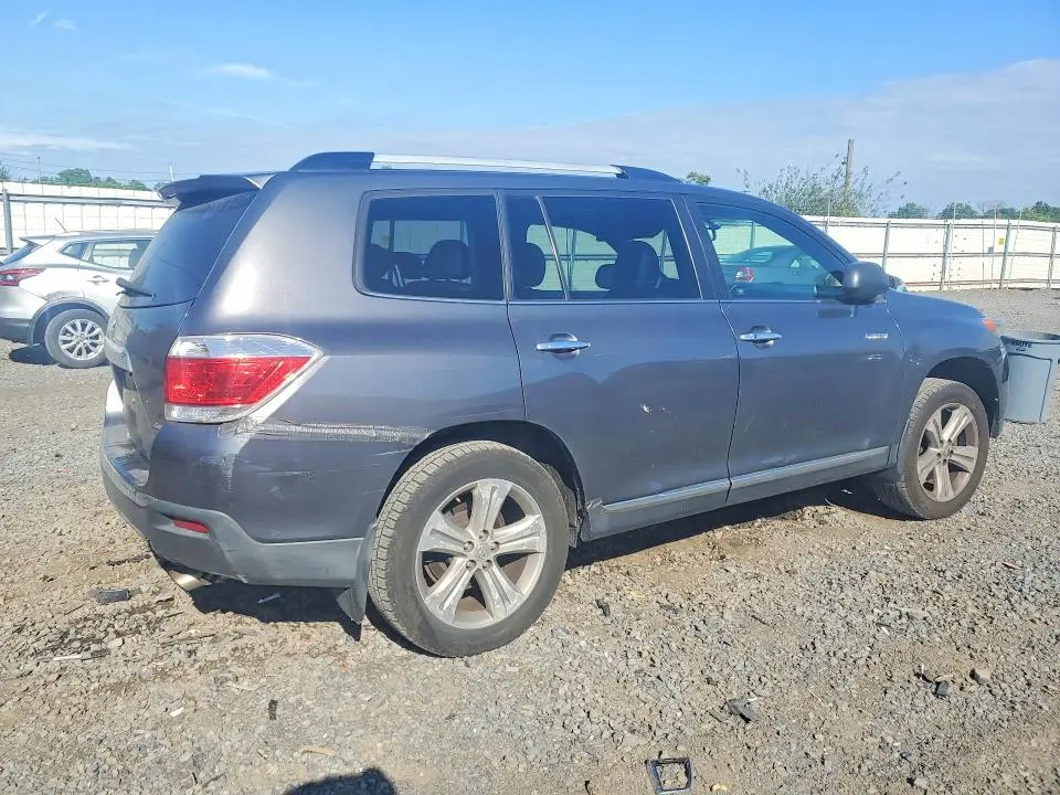 2013 TOYOTA HIGHLANDER LIMITED  