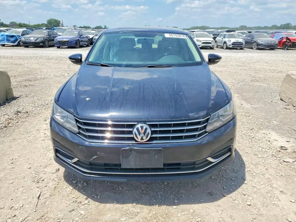 2017 VOLKSWAGEN PASSAT SE  