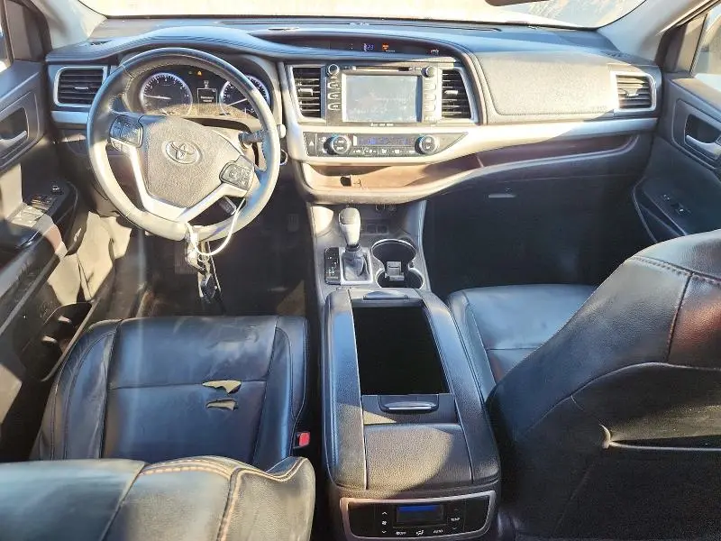 2016 TOYOTA HIGHLANDER XLE  