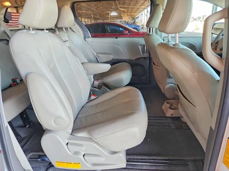 2014 TOYOTA SIENNA XLE 8-PASSENGER  
