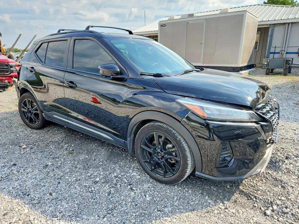 2021 NISSAN KICKS SR  