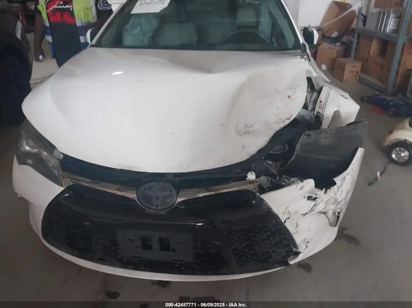 2015 TOYOTA CAMRY SE