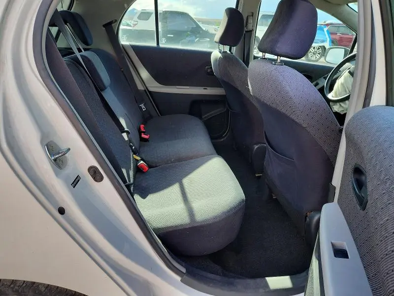 2010 TOYOTA YARIS BASE  
